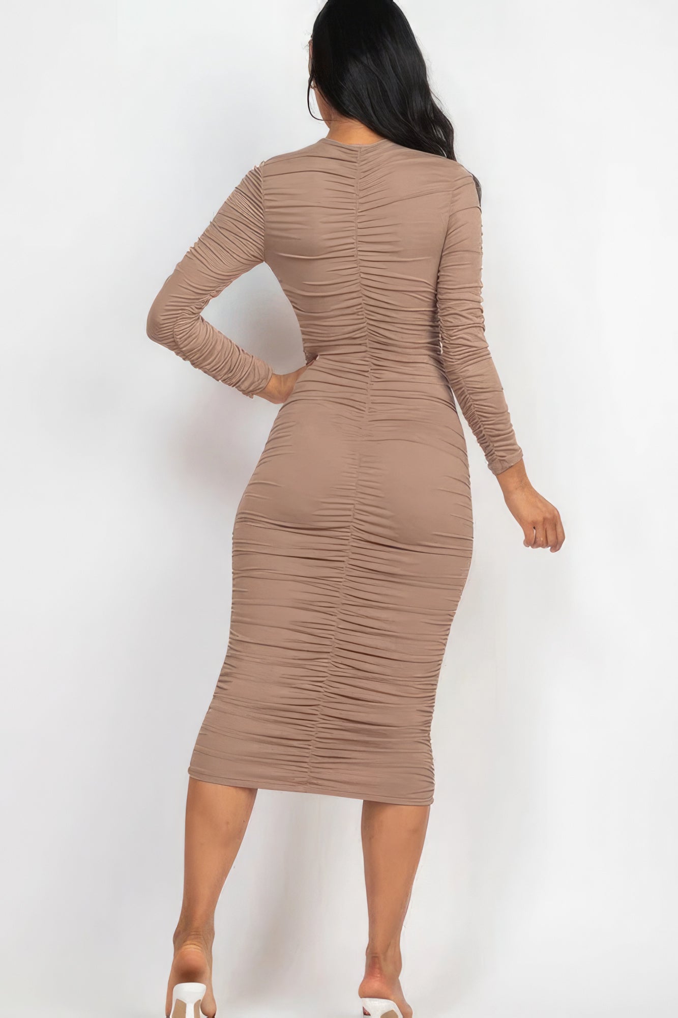 THE BEA Ruched Long Sleeve Midi Dress