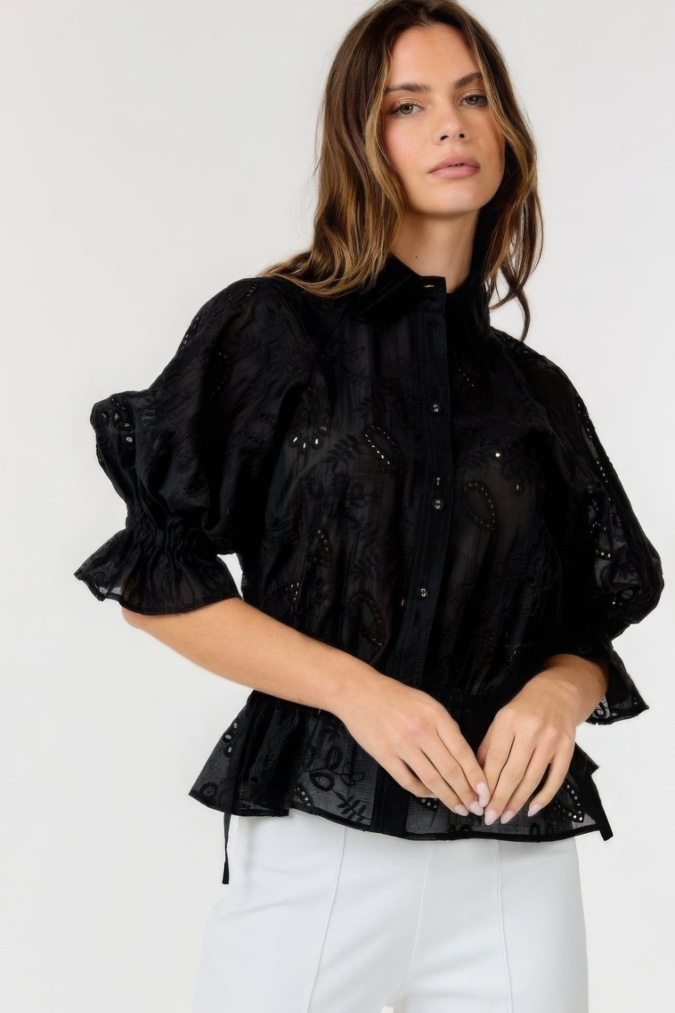 THE ELLE Button-down Collar Neck Embroidered Top